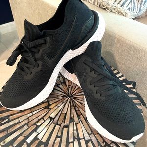 ✨NWT✨ Nike Epic React Flyknit 2 Blk/White